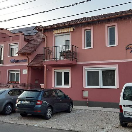 Alom Apartman Hajdúszoboszló Dış mekan fotoğraf