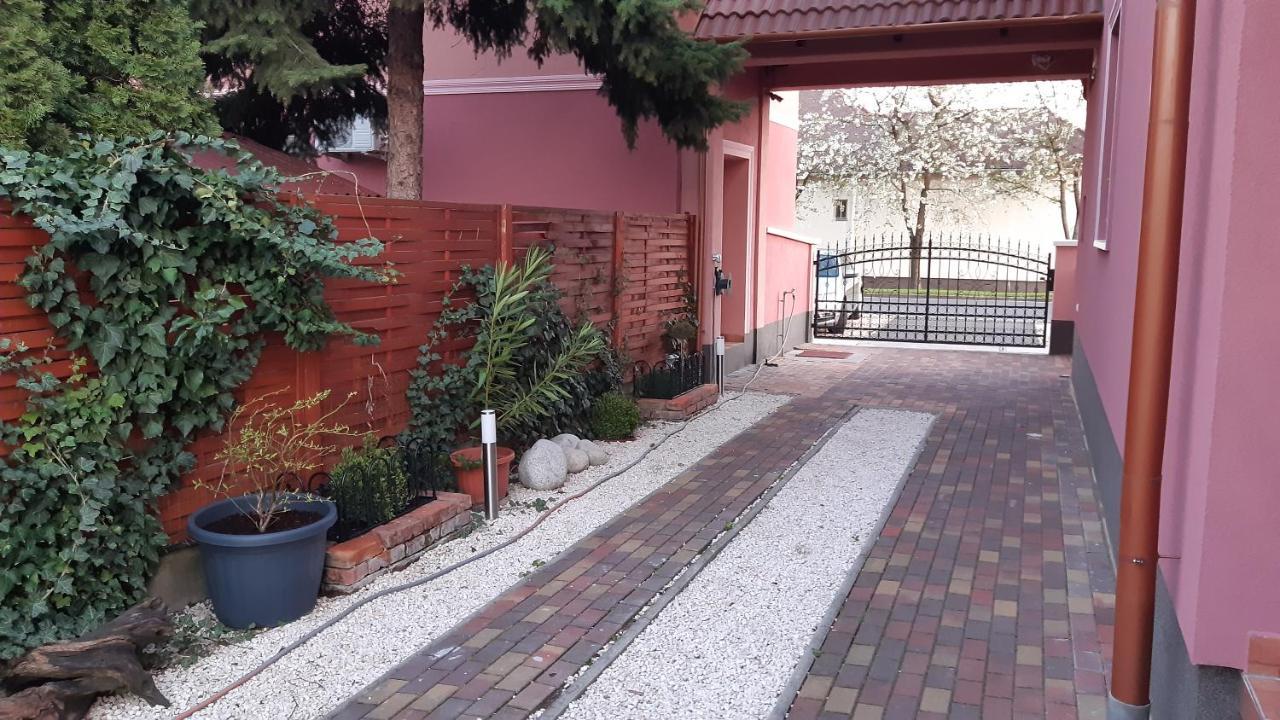 Alom Apartman Hajdúszoboszló Dış mekan fotoğraf