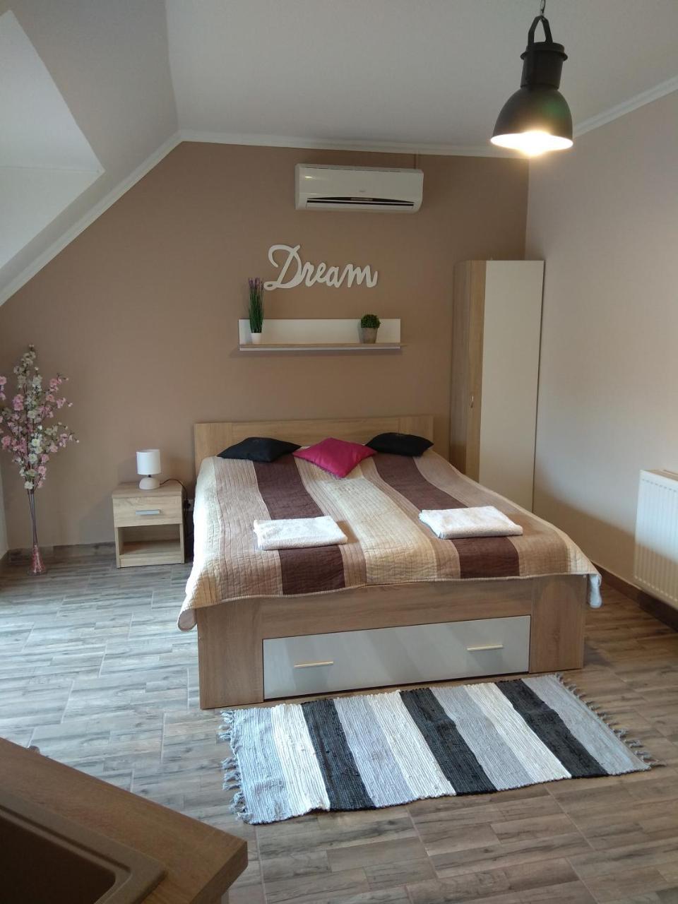 Alom Apartman Hajdúszoboszló Dış mekan fotoğraf